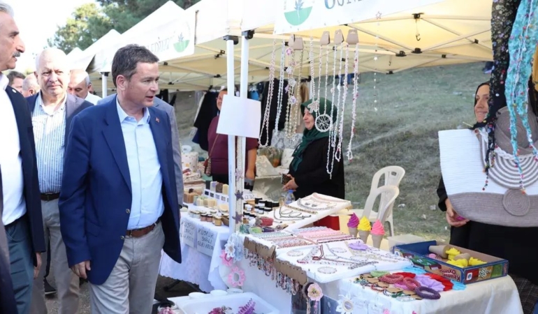 bursa-osmangazide-ureten-kadinlar-urunlerini-sergiledi-EjBTqUnT.jpg