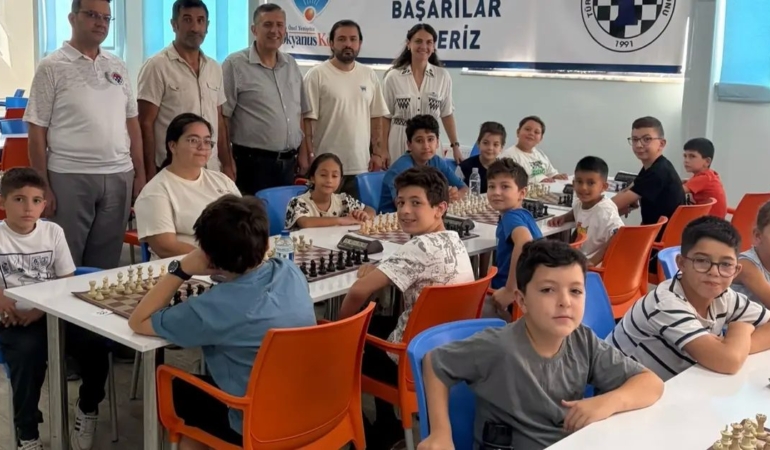 bursa-yenisehirde-hizli-satranc-heyecani-c8rFlH95.jpg