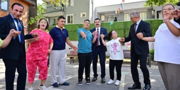 bursa-yildirimda-ozel-ogrencilerin-heyecanina-ortak-oldu-KOcLQe5r.jpg