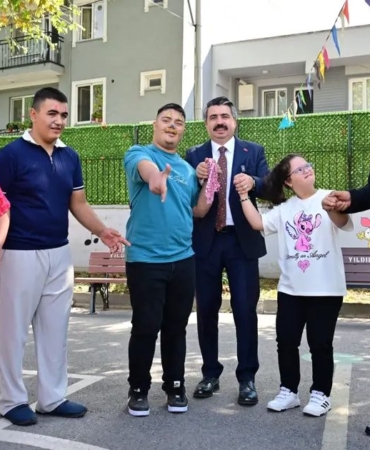 bursa-yildirimda-ozel-ogrencilerin-heyecanina-ortak-oldu-KOcLQe5r.jpg