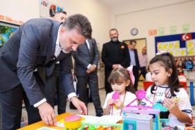 bursada-baskan-vekili-biba-ogrencilerin-ilk-ders-heyecanina-ortak-oldu-CPPyLW4Y.jpg