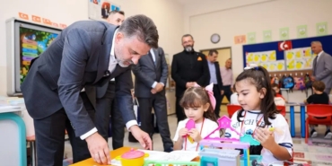 bursada-baskan-vekili-biba-ogrencilerin-ilk-ders-heyecanina-ortak-oldu-CPPyLW4Y.jpg