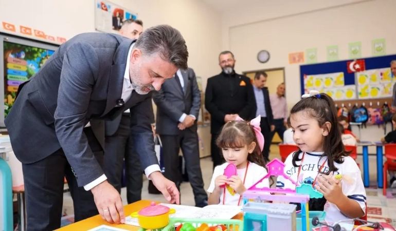 bursada-baskan-vekili-biba-ogrencilerin-ilk-ders-heyecanina-ortak-oldu-CPPyLW4Y.jpg