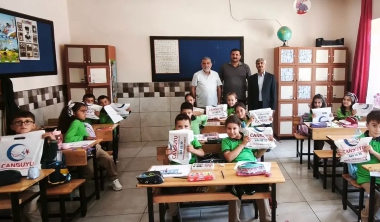 cansuyu-derneginden-konyada-2-bin-100-ogrenciye-kirtasiye-destegi-xhiVZpMP.jpg