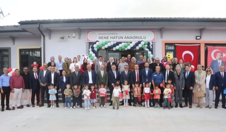 cayirovada-yeni-egitim-ogretim-doneminin-ilk-ders-zili-caldi-2AfIliRb.jpg