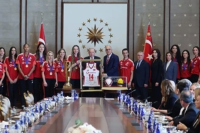 cumhurbaskani-erdogan-sampiyon-voleybolculari-kabul-etti-WKgMkumg.jpg