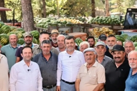 denizlide-ureticinin-karpuzu-ihtiyac-sahibine-ulastiriliyor-sBSkmFSi.jpg