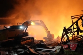 duzcede-kapi-ve-mutfak-uretim-fabrikasinda-yangin-qG1wfcIC.jpg