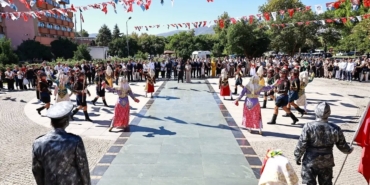 efes-selcukun-kurtulusunun-104uncu-yili-torenle-kutlandi-R2UcHlph.jpg
