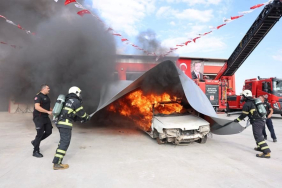 elektrikli-arac-yanginina-boyle-mudahale-ettiler-bnpYmnJz.jpg