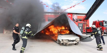elektrikli-arac-yanginina-boyle-mudahale-ettiler-bnpYmnJz.jpg