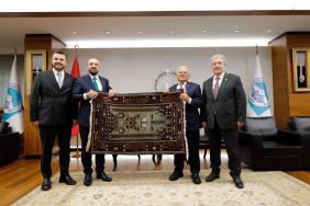 faruk-acardan-baskan-buyukkilica-ziyaret-CyvMdHPM.jpg