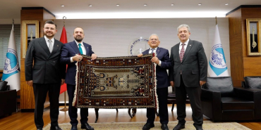 faruk-acardan-baskan-buyukkilica-ziyaret-CyvMdHPM.jpg