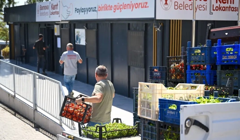 izmir-bornovada-dayanisma-tarlasi-sofralara-bereket-tasiyor-n8u7ztZN.jpg