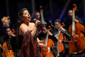 izmir-oda-orkestrasi-yeni-sezonu-zeytin-sahnede-acti-rOySGcgX.jpg