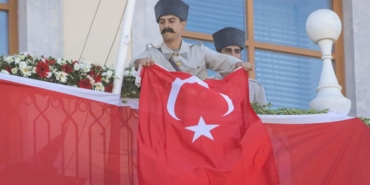izmirde-104-yildir-ayni-heyecanla-CY28S3Gb.jpg