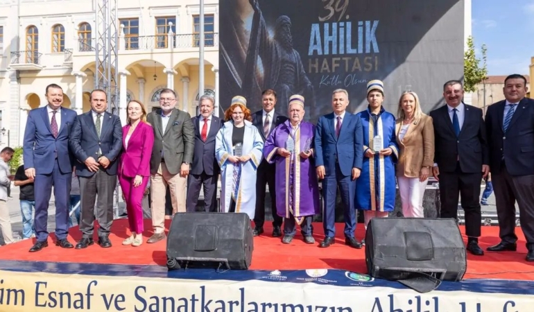 izmirde-39-ahilik-haftasi-coskuyla-kutlandi-ZPqv5ZDr.jpg