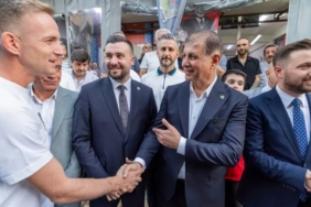 izmirde-baskan-tugay-bucali-gencleri-dinledi-fc61EXyT.jpg