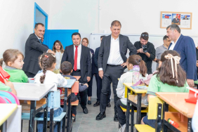 izmirde-kiziloba-ilkokulu-yenilendi-cocuklar-bayram-etti-vR5vtvTV.jpg