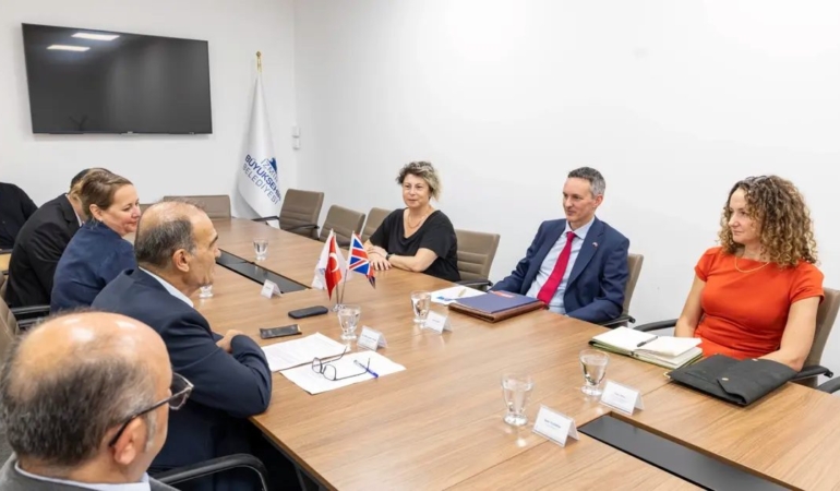izmirden-kati-atik-bertarafi-icin-ingiltereyle-fikir-alisverisi-onerisi-TKyQpmqY.jpg