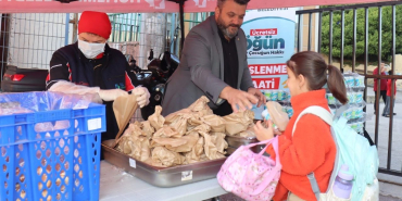 izmitin-beslenme-saati-bu-hafta-da-binlerce-cocugun-yaninda-oldu-J4lVsRCB.jpg