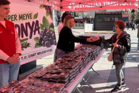 izmitte-super-meyve-ucretsiz-dagitiliyor-heP7es2S.jpg