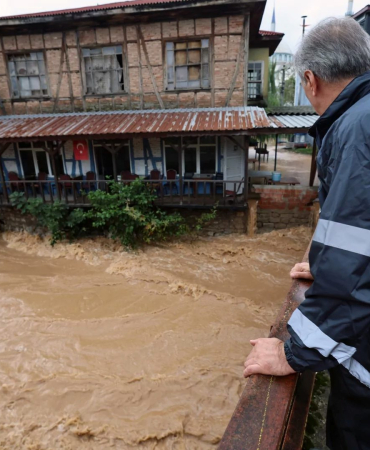 karasuda-sel-alarmi-sakaryada-yaralar-sariliyor-JKlxNZr7.jpg