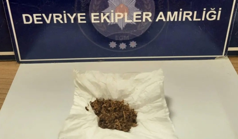 kesanda-supheli-sahsin-uzerinden-uyusturucu-madde-cikti-vULxLUAn.jpg
