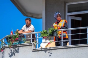 kocaeli-gebzede-komsuluk-cicek-acti-OL8B4wKB.jpg