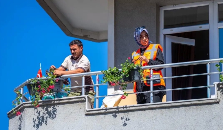kocaeli-gebzede-komsuluk-cicek-acti-OL8B4wKB.jpg