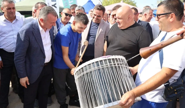 kocaelide-baskan-buyukakin-karadenizlilerin-coskusuna-ortak-oldu-hRv9KPYq.jpg