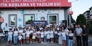 kocaelide-robotik-kodlama-ve-yazilim-evi-ilk-mezunlarini-verdi-qFOuGRrp.jpg