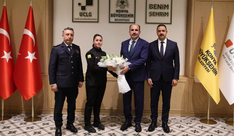 konya-itfaiyesinden-baskan-altaya-nezaket-uPSvrCVI.jpg