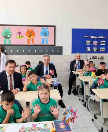 konyada-vali-akin-ve-baskan-kilca-ogrencilerle-bulustu-LYu6vXVW.jpg