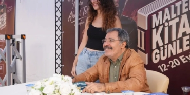 maltepe-kitap-fuarinda-edebiyat-ruzgari-suruyor-MJyTtsE9.jpg
