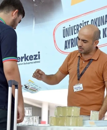 mersin-otogarinda-universitelilere-karsilama-7qgEujq6.jpg