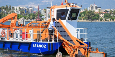 mersinde-yetki-bekleniyor-temizlik-suruyor-M6qX2ylk.jpg