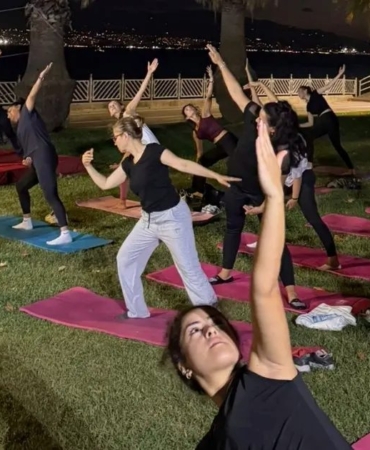 nefes-al-izmit-yoga-programi-plaj-yolunda-gerceklestirildi-byekACfg.jpg