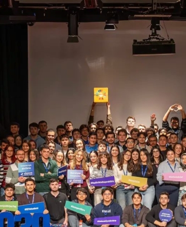 ronesans-egitim-vakfinin-yeni-donem-burs-basvurulari-basladi-xfU8ev4W.jpg
