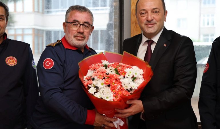 sakarya-itfaiyesine-baskan-yildizdan-ziyaret-YhpadisI.jpg