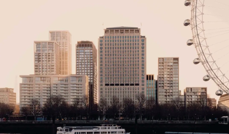 south-bankin-nehir-kiyisi-yasamini-tamamlayan-modern-bir-basyapit-seven-BUBpMPdc.jpg