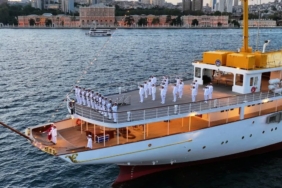 tcg-savarona-dolmabahce-aciklarinda-demirledi-j5BmG5d5.jpg