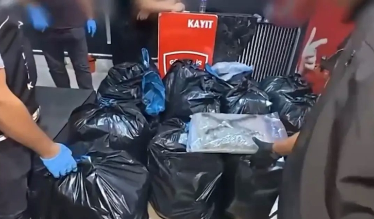 uyusturucu-madde-saticilarin-yonelik-dev-operasyon-HqwBTXZR.jpg